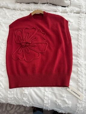 Commense Red Crewneck Floral-Appliqué Sweater Vest